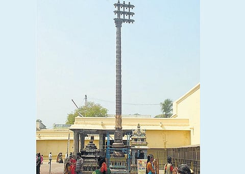 வேற்காட்டில் அருள்தரும் எண் திசை லிங்கங்கள்