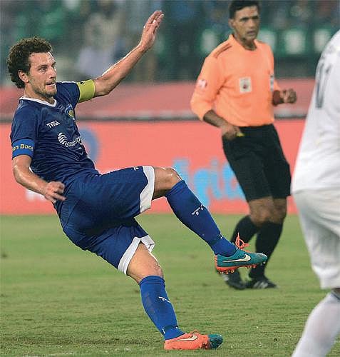 இந்தியன் சூப்பர் லீக்: அரையிறுதியில் சென்னை-கேரளா இன்று மோதல்