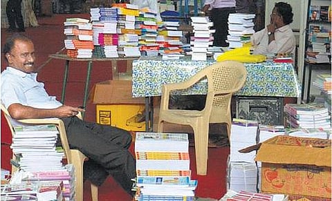 கொண்டாட்டத்துக்குத் தயாராகும் அச்சு உலகம்