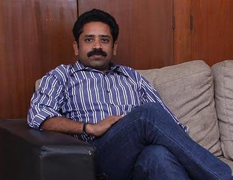 இசை வெளியீட்டு விழாவுக்கு முன்பே இணையதளத்தில் வெளியான படப்பாடல்: இயக்குநர் சீனு ராமசாமி வேதனை