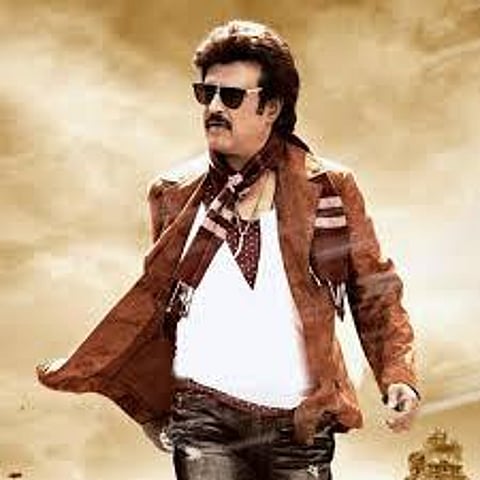 வேனில் லிங்கா படம் ஒளிபரப்பிய ஓட்டுநர் கைது