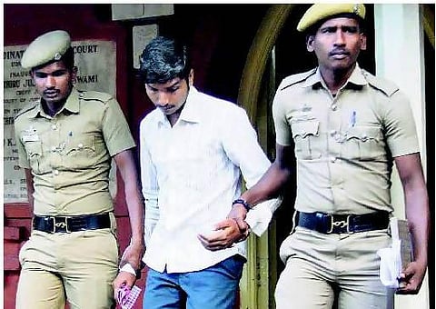 சித்தி, 2 குழந்தைகளை கொன்ற இளைஞருக்கு தூக்கு: உதகை மகளிர் நீதிமன்றம் தீர்ப்பு