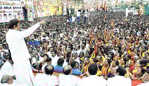 திமுக, அதிமுகவை நம்ப வேண்டாம்: மதுரை ஆர்ப்பாட்டத்தில் விஜயகாந்த் வேண்டுகோள்