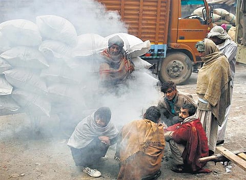 வட மாநிலங்களில் கடும் குளிரால் இயல்பு நிலை பாதிப்பு: டெல்லியில் 90 ரயில்கள் தாமதமாக இயக்கம்