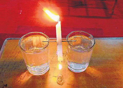 நடனமாடும் மெழுகுவர்த்தி சீசா