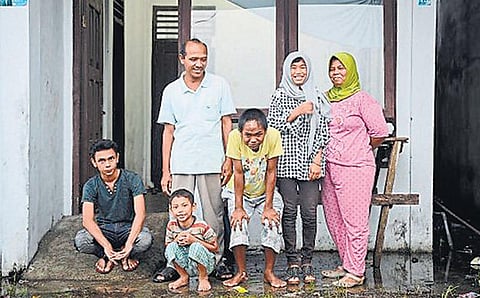 சுனாமியால் பிரிந்த மகன், மகள்: 10 ஆண்டுகளுக்குப் பிறகு கண்டுபிடித்த பெற்றோர் - கனவால் மீண்டும் ஒன்று சேர்ந்த குடும்பம்