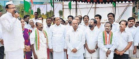 காங்கிரஸையும் மக்களையும் பிரிக்க முடியாது: 130-வது நிறுவன நாளில் இளங்கோவன் பேச்சு