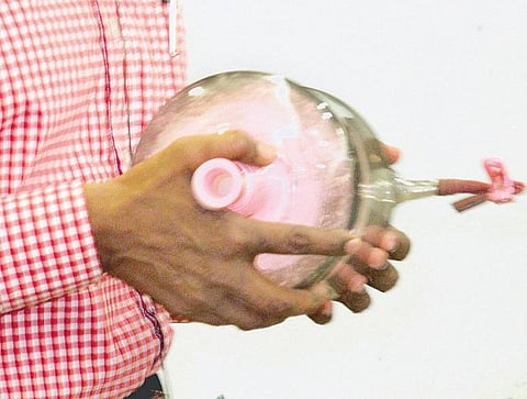 ஊசி குத்த காற்று வேண்டும்!