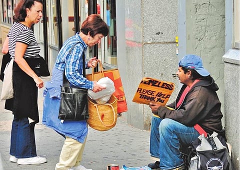 கண்ணில் தெரியும் இரு முகடுகள்