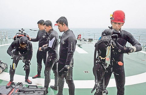 ஏர் ஏசியா விமான விபத்து: மோசமான வானிலையால் மீட்புப் பணிகள் தாமதம்