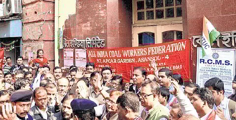 நிலக்கரி ஊழியர்களின் 5 நாள் வேலை நிறுத்தப் போராட்டம் ஆரம்பம்: மின் உற்பத்தி பாதிக்கும் அபாயம்