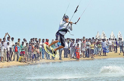 மணப்பாட்டில் தேசிய கடல் சாகச போட்டிகள் தொடக்கம்