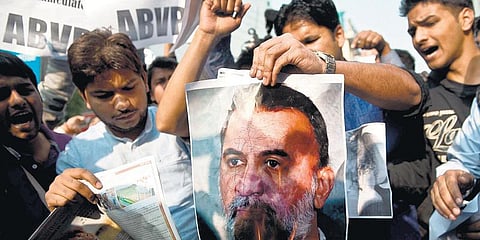 மேடையேற எது தகுதி?