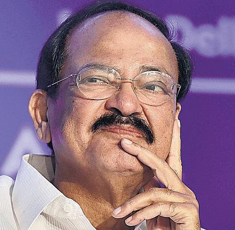 மாநில அரசுகளுடன் ஆலோசித்த பிறகு திறன்மிகு நகரங்கள் பற்றி இறுதி முடிவு: அமைச்சர் வெங்கய்ய நாயுடு திட்டவட்டம்