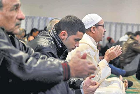 அவர்களை இஸ்லாமியர்கள் என்று அழைக்காதீர்கள்