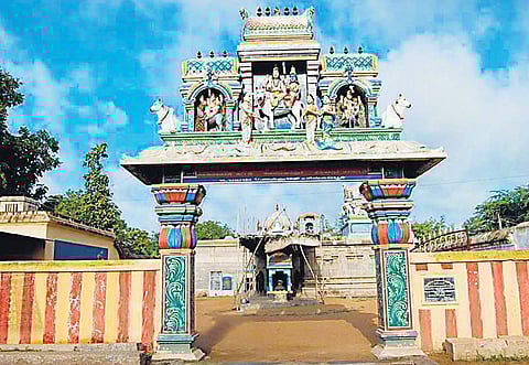 அவள் இவள் நல்லூர்