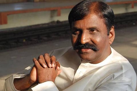 ஜல்லிக்கட்டுக்கான தடையை அகற்ற நடவடிக்கை மேற்கொள்ள வேண்டும்: கவிஞர் வைரமுத்து கோரிக்கை