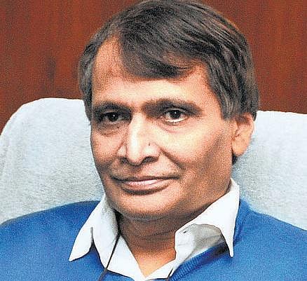 நிதிப் பற்றாக்குறையில் ரயில்வே: அமைச்சர் சுரேஷ் பிரபு கவலை