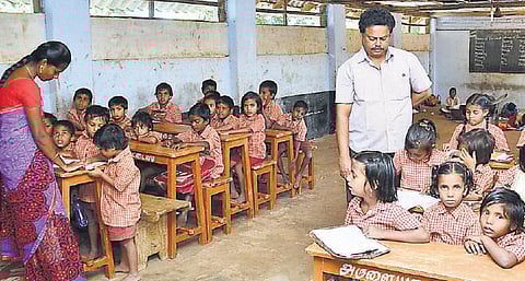 நாகரிகப் பாதைக்கு திரும்பும் நாடோடிகளின் வாரிசுகள்: உண்டு உறைவிடப் பள்ளியில் கல்வி கற்கிறார்கள்