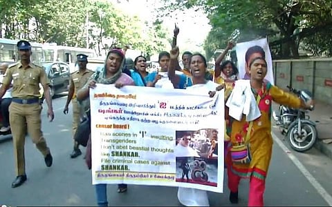 ஷங்கர் பதில் சொல்லும் வரை ஓயமாட்டோம்: ஐ-க்கு எதிராக திருநங்கைகள் கொந்தளிப்பு