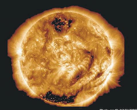 சோலார் டைனமிக்ஸ் செயற்கைக்கோள் எடுத்த சூரியனின் 10 கோடியாவது புகைப்படத்தை நாசா வெளியிட்டது