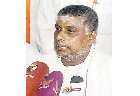 வெளிநாடுகளில் தஞ்சம் அடைந்துள்ள 2 லட்சம் தமிழ் அகதிகளை தாய்நாடு திரும்பச் செய்வோம்: இலங்கை எம்.பி. சீனித்தம்பி யோகேஸ்வரன் தகவல்