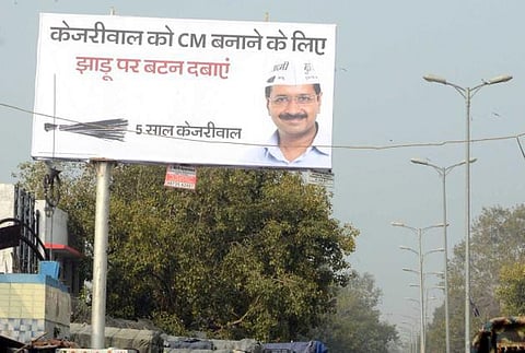 வாக்காளர்களை லஞ்சம் வாங்கச் சொல்லக் கூடாது: கேஜ்ரிவாலுக்கு தேர்தல் ஆணையம் உத்தரவு