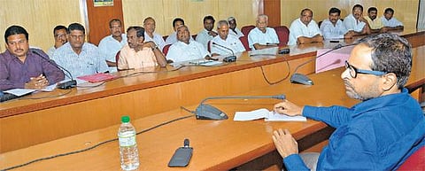 முத்தரப்பு பேச்சுவார்த்தை தோல்வி: எல்பிஜி டேங்கர் லாரி ஸ்டிரைக் நீடிப்பு - நாமக்கல்லில் இன்று முக்கிய முடிவு