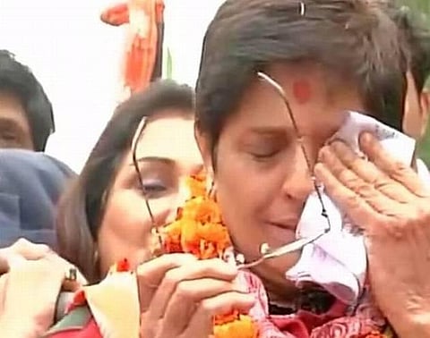 பிரச்சாரத்தில் கிரண்பேடி கண்ணீர்: மக்களின் அன்பால் மனமுருகியதாக கருத்து