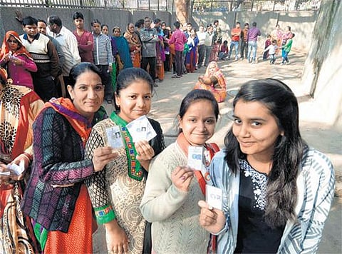 டெல்லி தேர்தலில் 67 சதவீத வாக்குப்பதிவு: கடந்த தேர்தலைவிட ஒரு சதவீதம் அதிகம்