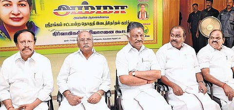 தேர்தல் பிரச்சாரத்தில் அலட்சியம் வேண்டாம்: கட்சி நிர்வாகிகளுக்கு முதல்வர் ஓ.பன்னீர்செல்வம் அறிவுரை