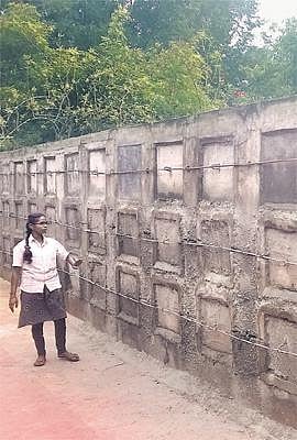 பன்றி வளர்ப்பில் வருவாய் ஈட்டி ஆதரவற்ற முதியோருக்கு நேசக்கரம் நீட்டும் பாதிரியார்