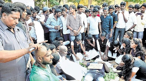 சட்டக் கல்லூரி மாணவர்கள் தொடர் போராட்டம்: 5 நாளாக நீடிக்கிறது