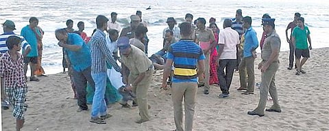 கல்லூரி மாணவர்கள் 3 பேர் சென்னையில் கடலில் மூழ்கி பலி