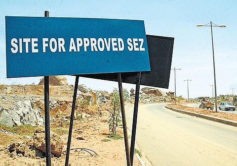 சிறப்புப் பொருளாதார மண்டலங்களிலிருந்து வெளியேறும் நிறுவனங்கள்