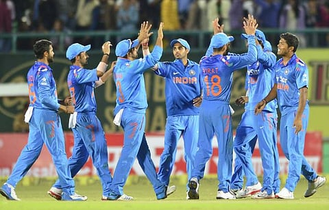 பெரிய ஷாட்களை ஆடிய தோனி: தீவிர பயிற்சியில் இந்திய அணி