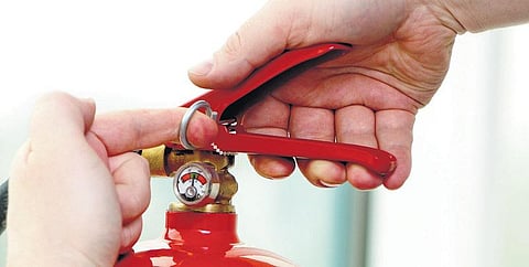 வீட்டைக் காக்கும் தீ அணைப்பு சாதனம்