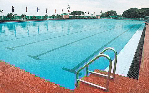 மெரினா நீச்சல் குளத்தை தனியார்மயமாக்க எதிர்ப்பு: ஏழை மாணவர்கள் பாதிக்கப்படுவார்கள் என்று அச்சம்