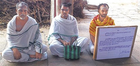 நாட்டியாஞ்சலிக்கு எதிர்ப்பு தெரிவித்து சிதம்பரம் நடராஜர் கோயிலில் 3 தீட்சிதர்கள் உண்ணாவிரதம்