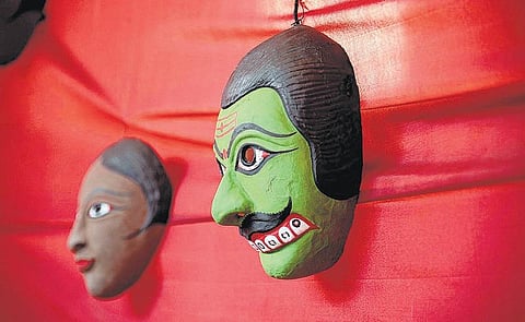 கதை சொல்வதா நாவல்?