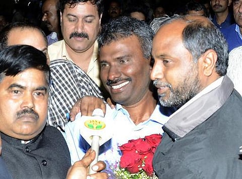 தாயகம் திரும்பினார் தமிழக பாதிரியார் அலெக்ஸிஸ் பிரேம் குமார்