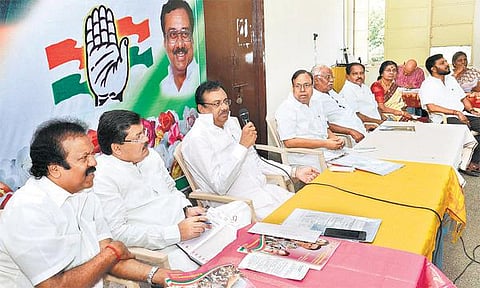 இளைஞர்கள், புதியவர்களுக்கு காங்கிரஸில் வாய்ப்பு தரவேண்டும்: முகுல் வாஸ்னிக்கிடம் நிர்வாகிகள் வலியுறுத்தல்