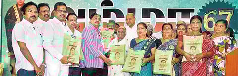 ஜெயலலிதா பிறந்த நாள் விழா: திரைப்பட வர்த்தக சபை சார்பில் 6,700 பேருக்கு இலவச சேலை