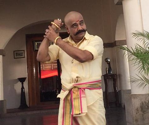 இரட்டை வேடத்தில் கலக்கப் போகும் விவேக்: இது அப்பாடக்கர் அப்டேட்