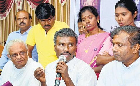 மீண்டும் ஆப்கானிஸ்தான் வந்தால் சுட்டுவிடுவோம் என தீவிரவாதிகள் மிரட்டினர்: மீட்கப்பட்ட தமிழக பாதிரியார் பேட்டி