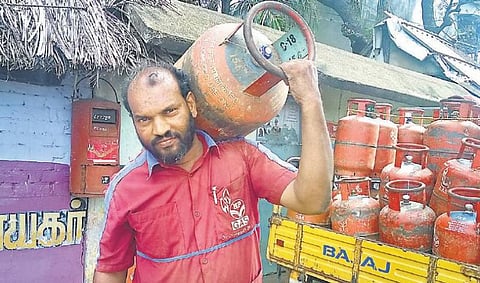 வசதி படைத்தோர் சிலிண்டர் மானியம் பெறுவதை கைவிட வேண்டும்: ஜேட்லி