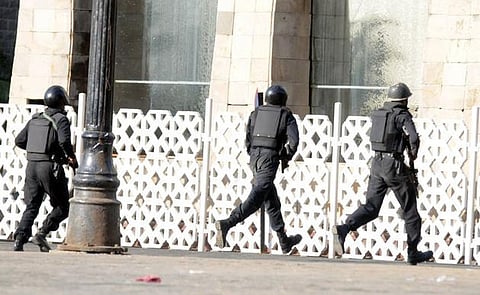 தீவிரவாத எதிர்ப்பு நடவடிக்கையை நேரடி ஒளிபரப்பு செய்ய வேண்டாம்: டி.வி. சேனல்களுக்கு மத்திய அரசு அறிவுரை