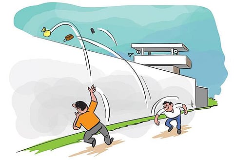 திஹார் சிறைக்குள் எறியப்படும் செல்போன்கள்: அதிகாரிகள் திணறல்