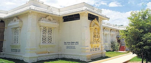 தட்சிணாமூர்த்திக்கு தனி ஆலயம்