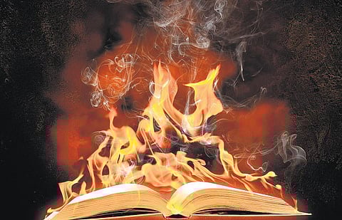 நூல் எரிக்கும் சுதந்திரம்!